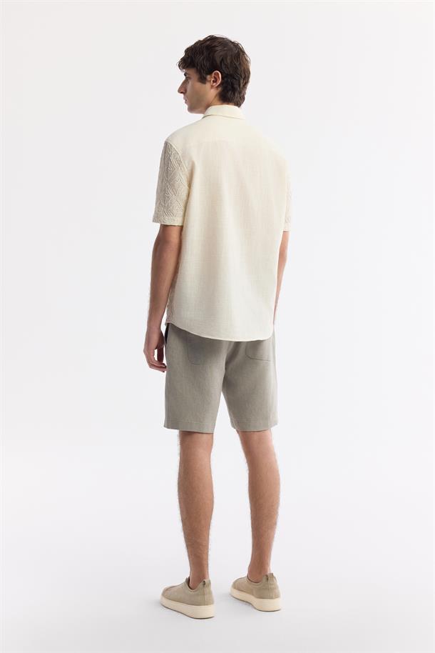 Bej Klasik Yaka Nakışlı %100 Pamuk Gömlek