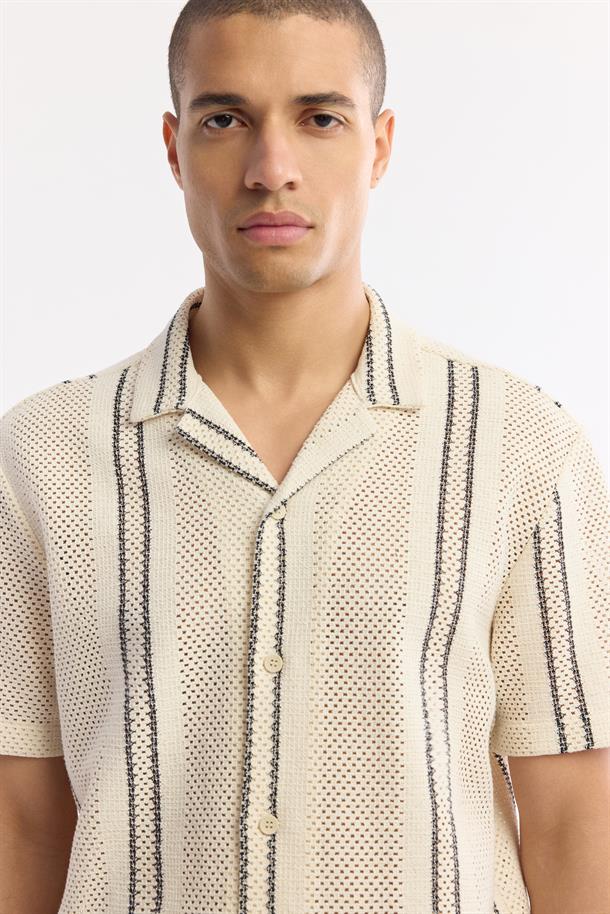 Bej Apaj Yaka Çizgili Pamuklu Kısa Kol Gömlek