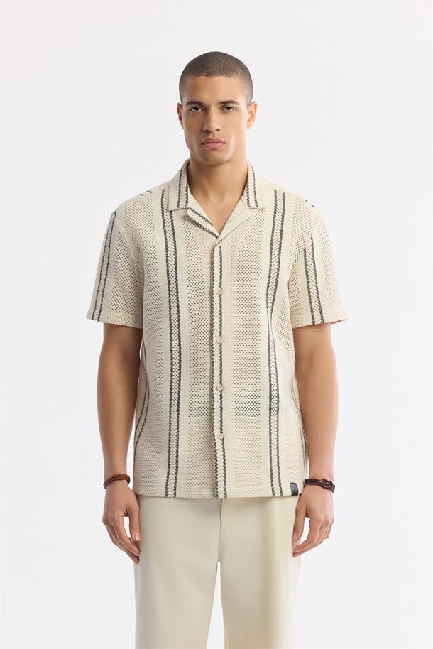 Bej Apaj Yaka Çizgili Pamuklu Kısa Kol Gömlek