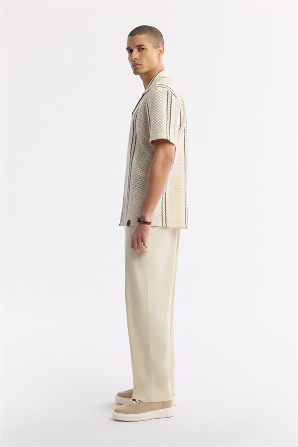 Bej Apaj Yaka Çizgili Pamuklu Kısa Kol Gömlek