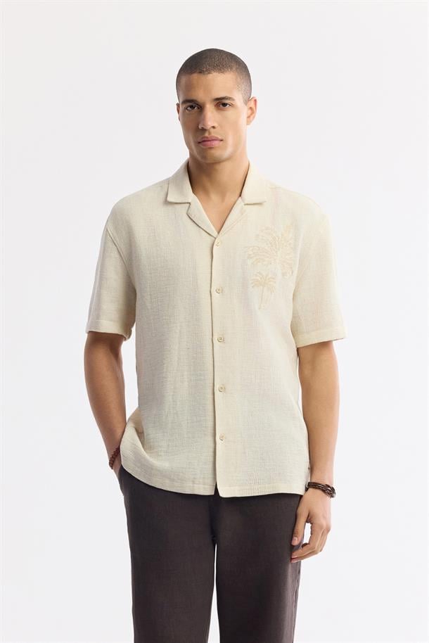 Bej Apaj Yaka Keten Karışımlı Kısa Kol Gömlek