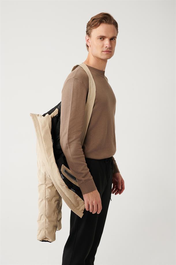 Bej Kapüşonlu Su İtici Rüzgar Geçirmez Taşıma Askılı Şişme Mont