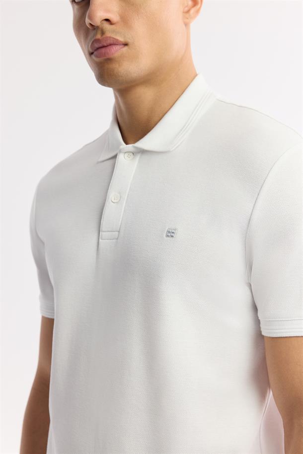 Beyaz Kıvrılmaz Polo Yaka %100 Pamuk Basic T-Shirt