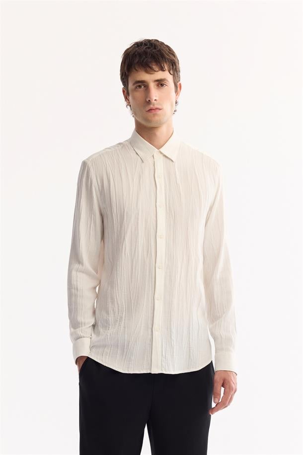 Beyaz Düğmeli Yaka Pamuklu Soft Touch Dokulu Gömlek