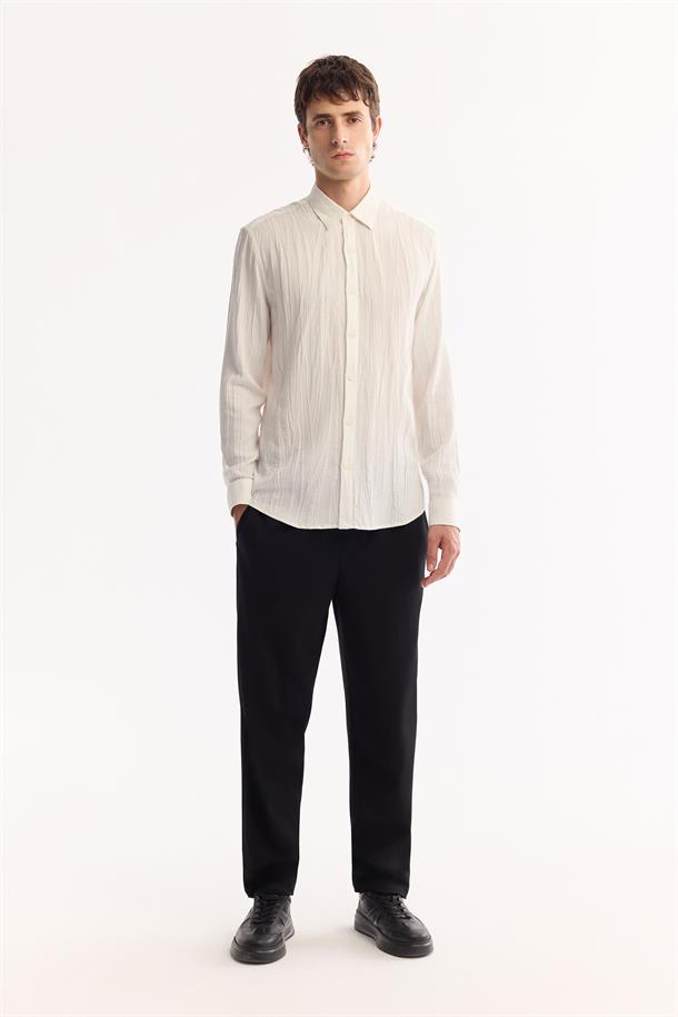 Beyaz Düğmeli Yaka Pamuklu Soft Touch Dokulu Gömlek