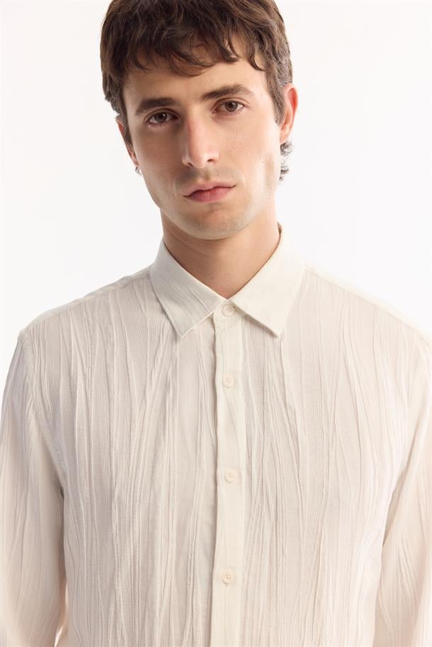 Beyaz Düğmeli Yaka Pamuklu Soft Touch Dokulu Gömlek