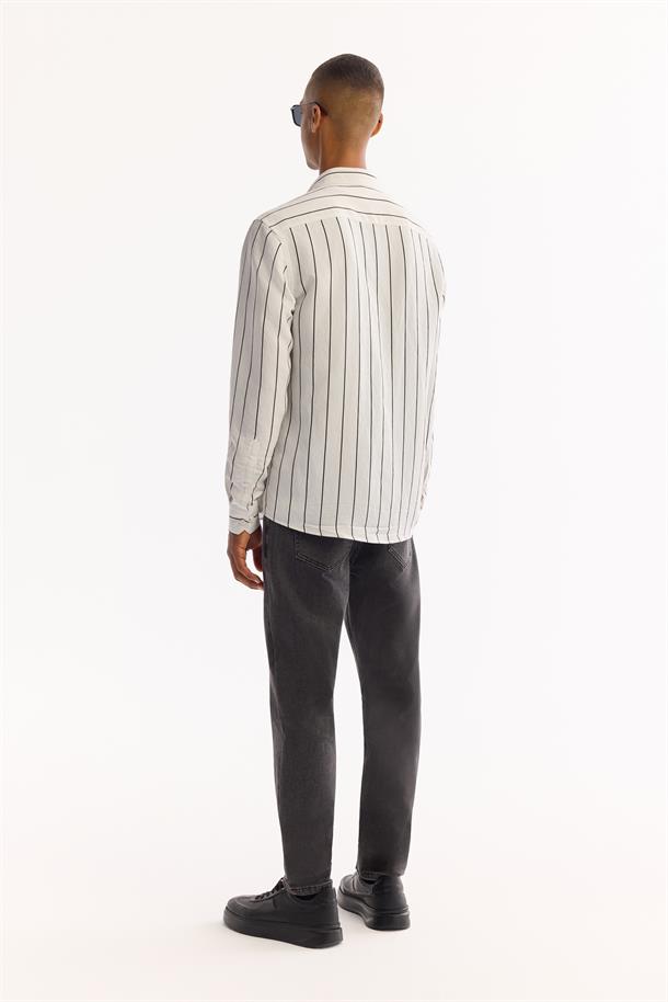 Beyaz Alttan Britli Yaka Soft Touch Çizgili Gömlek