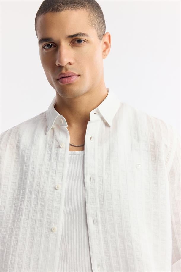 Beyaz Alttan Britli Yaka Çizgili Lyocell Gömlek