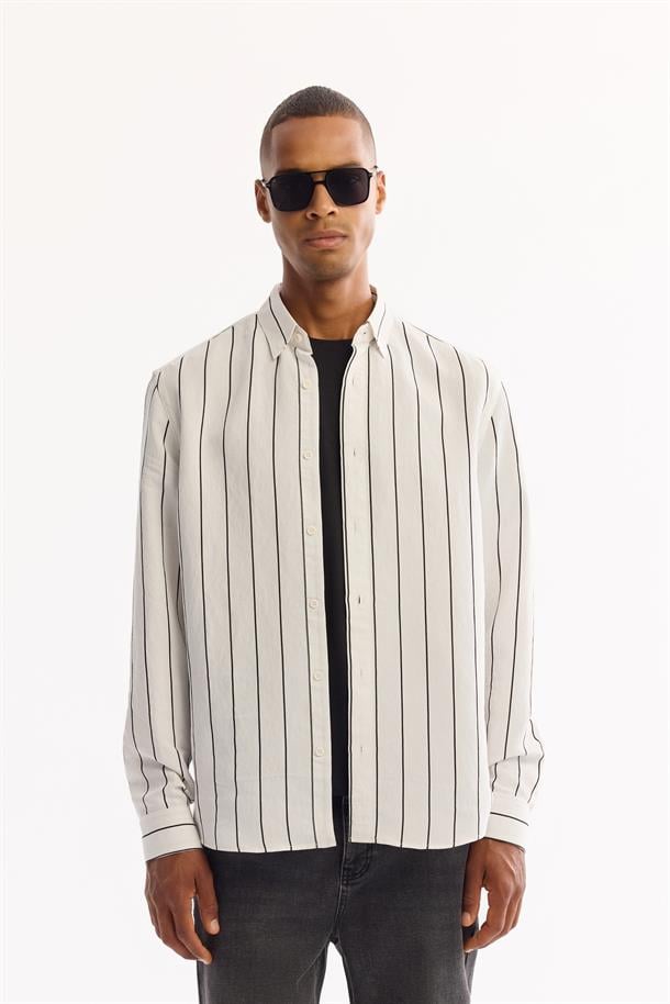 Beyaz Alttan Britli Yaka Soft Touch Çizgili Gömlek
