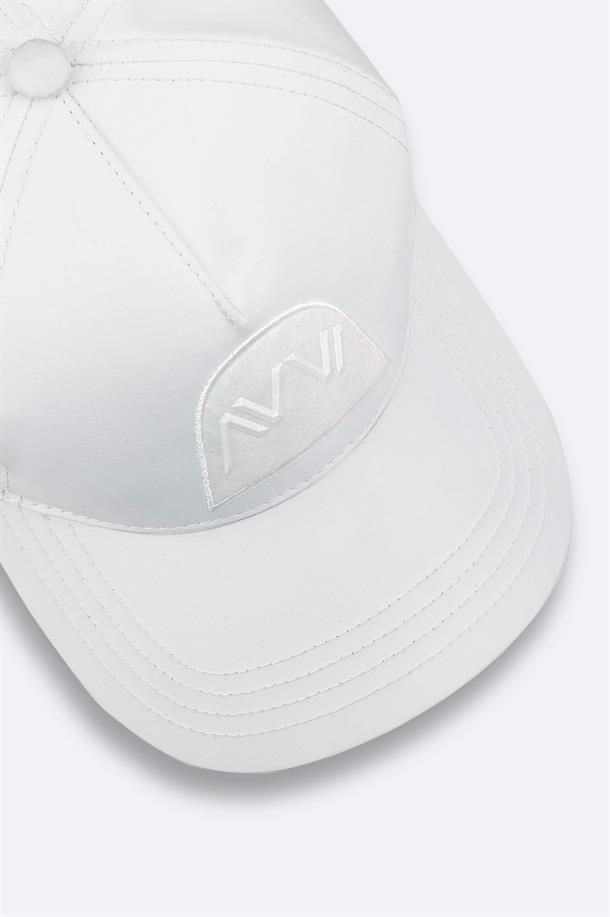 Beyaz Baskılı Şapka