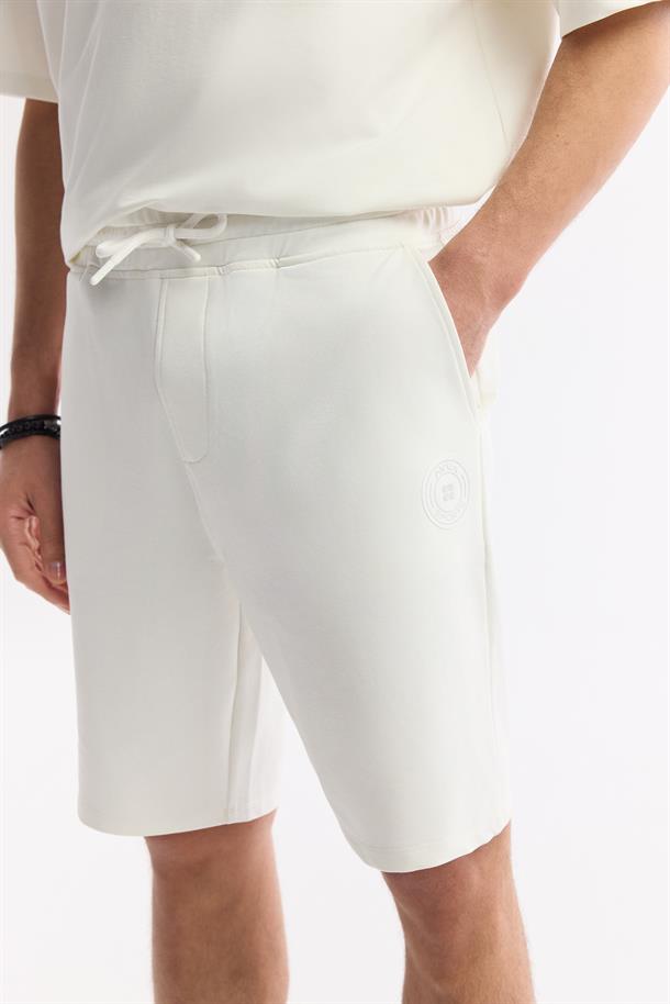 Beyaz Beli Lastikli Bağcıklı Bi-Stretch 2 İplik Örme Şort