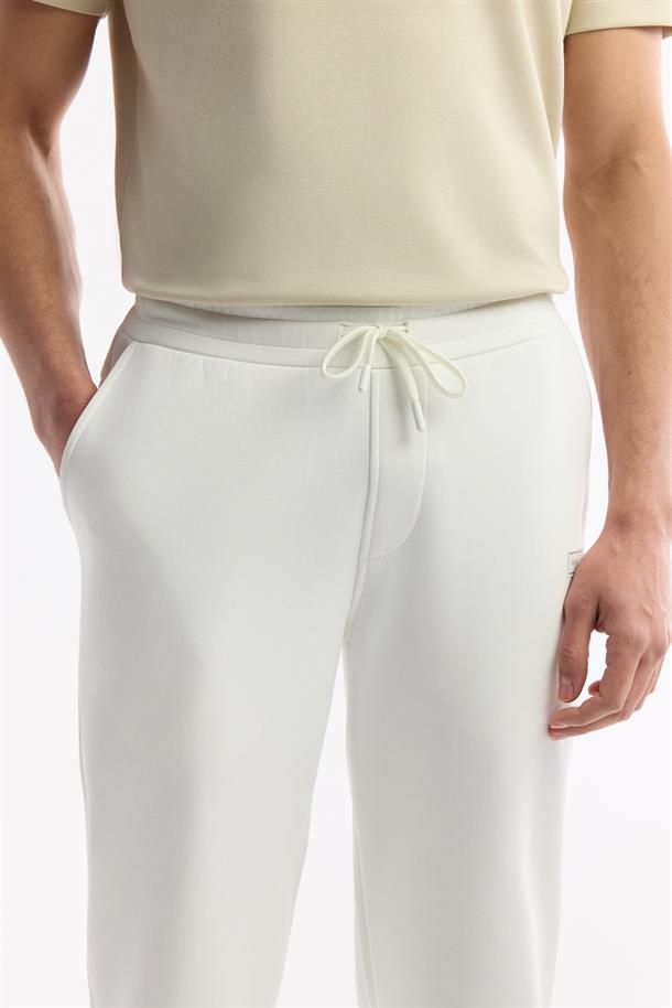 Beyaz Beli Lastikli Bağcıklı Bi-Stretch Eşofman Altı