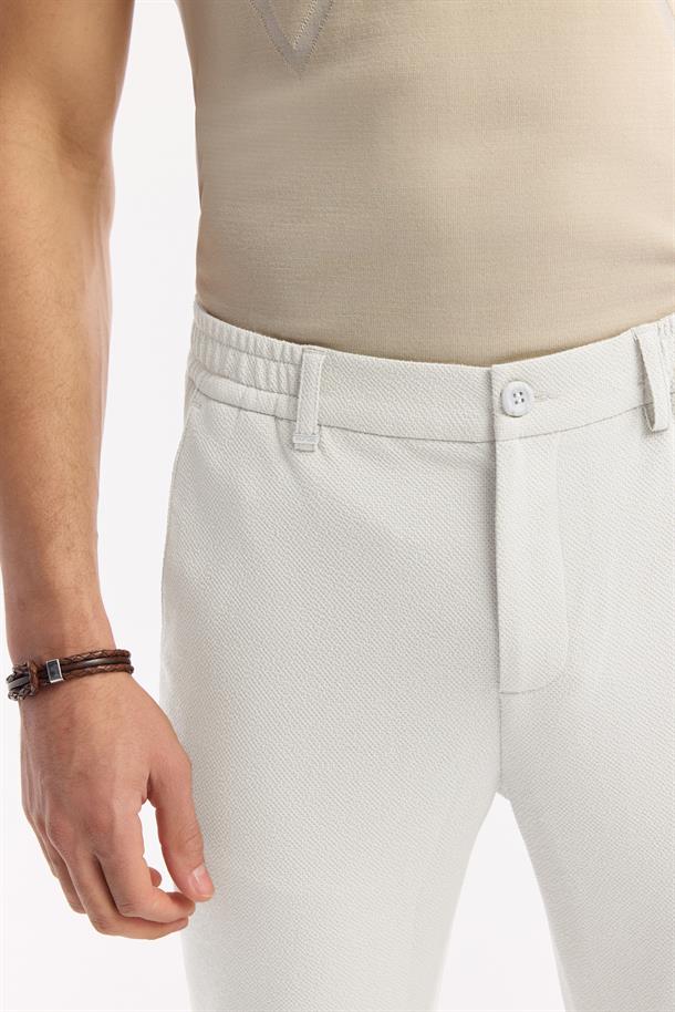 Beyaz Beli Lastikli Bi-Stretch Chino Pantolon