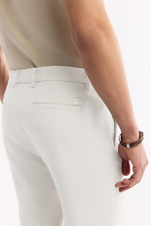 Beyaz Beli Lastikli Bi-Stretch Chino Pantolon