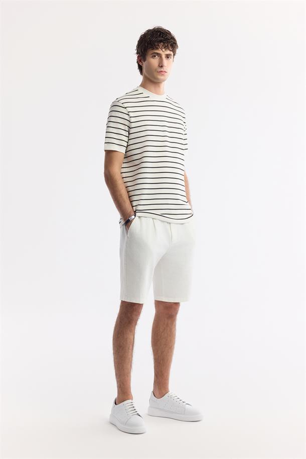 Beyaz Bisiklet Yaka Çizgili Jakarlı T-Shirt