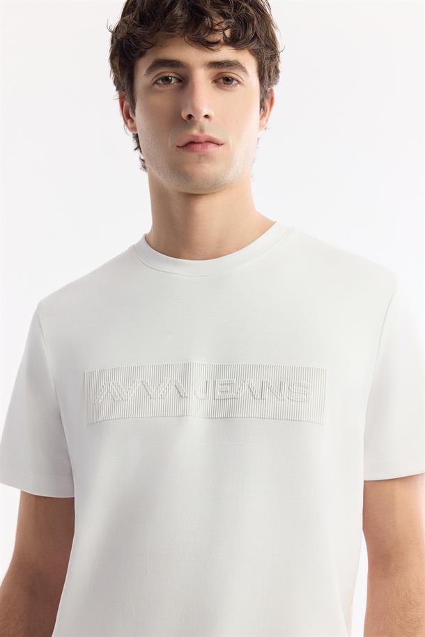 Beyaz Bisiklet Yaka Baskılı Bi-Stretch İnterlok T-Shirt