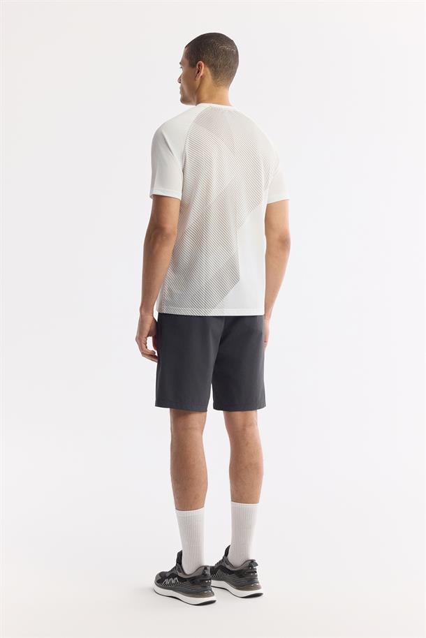 Beyaz Bisiklet Yaka Desenli Teknik Kumaş T-Shirt