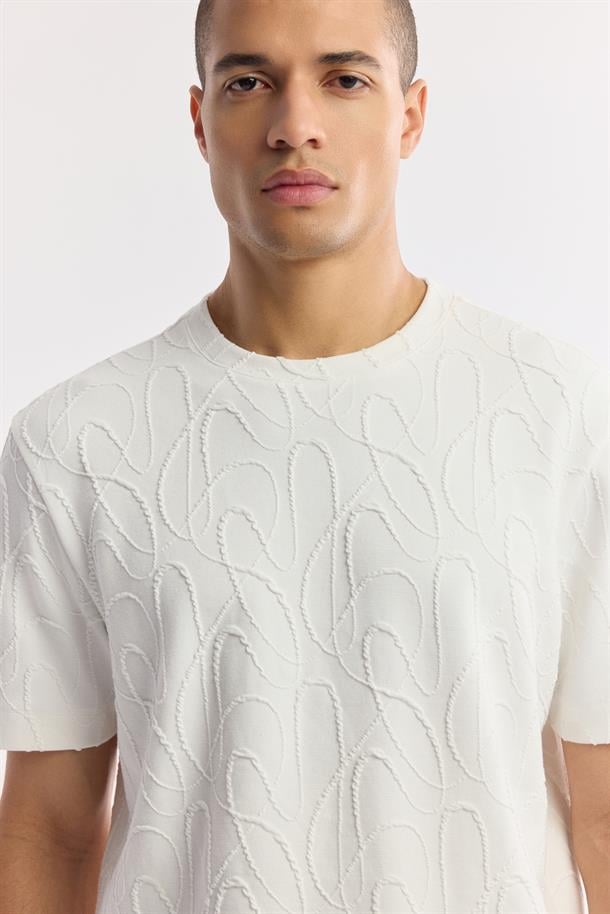 Beyaz Bisiklet Yaka Pamuklu Jakarlı Elastan T-Shirt