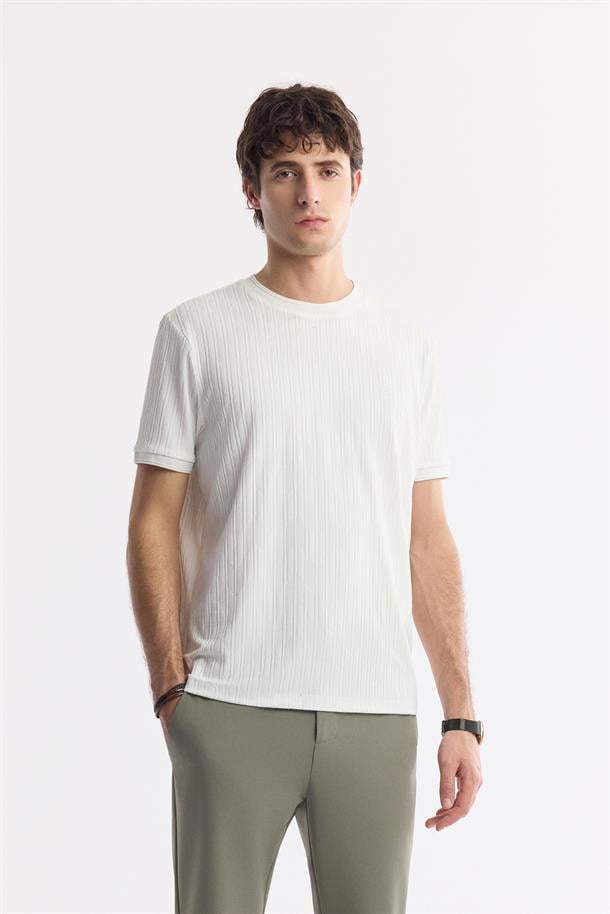 Beyaz Bisiklet Yaka Jakarlı Elastan T-Shirt