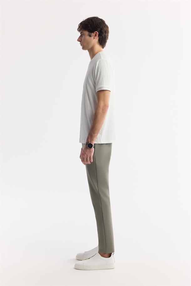 Beyaz Bisiklet Yaka Jakarlı Elastan T-Shirt