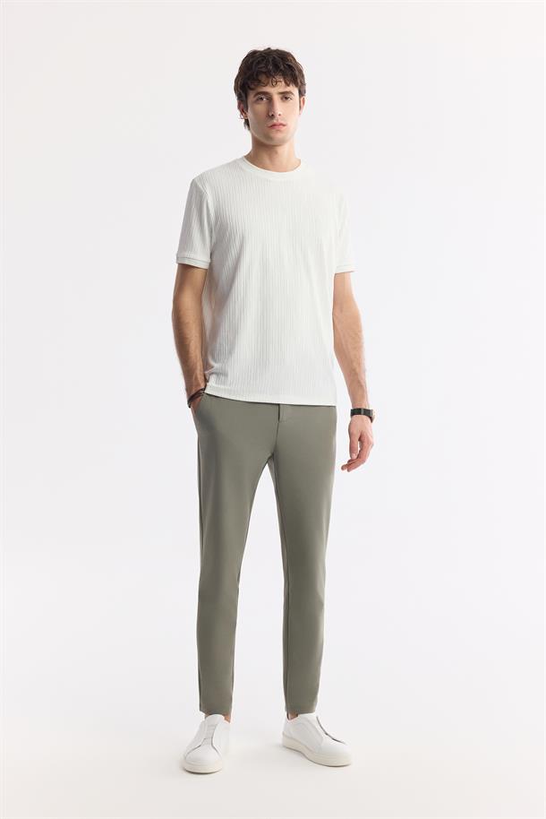 Beyaz Bisiklet Yaka Jakarlı Elastan T-Shirt