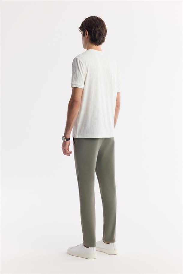 Beyaz Bisiklet Yaka Jakarlı Elastan T-Shirt