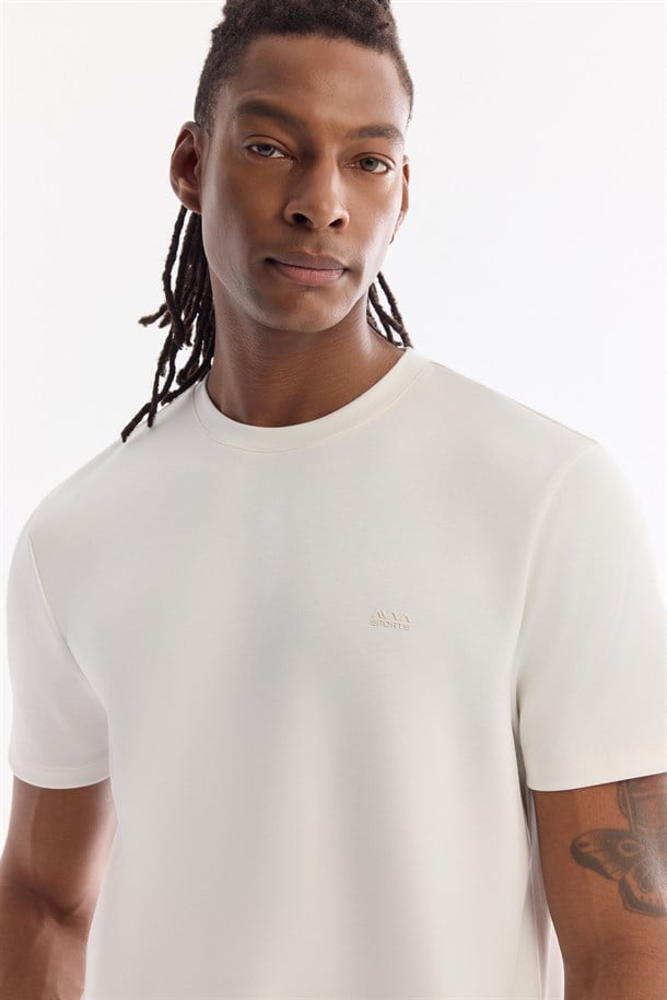 Beyaz Bisiklet Yaka Sırt ve Göğüsü Logo Baskılı T-shirt