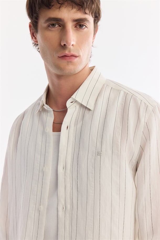 Beyaz Alttan Britli Yaka Soft Touch Nefes Alan Gömlek