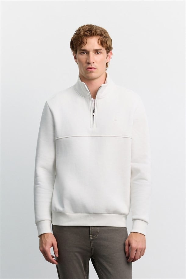 Beyaz Dik Yaka Fermuarlı -5 Dereceye Dayanıklı Sweatshirt