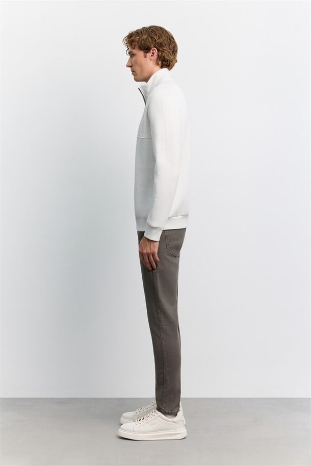 Beyaz Dik Yaka Fermuarlı -5 Dereceye Dayanıklı Sweatshirt