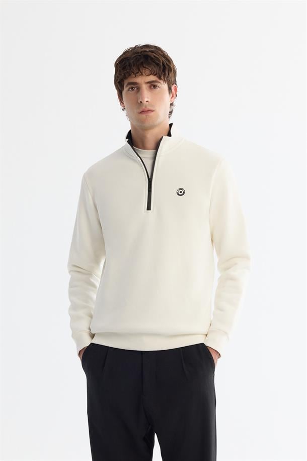 Beyaz Dik Yaka Fermuarlı 3 İplik Şardonlu Sweatshirt
