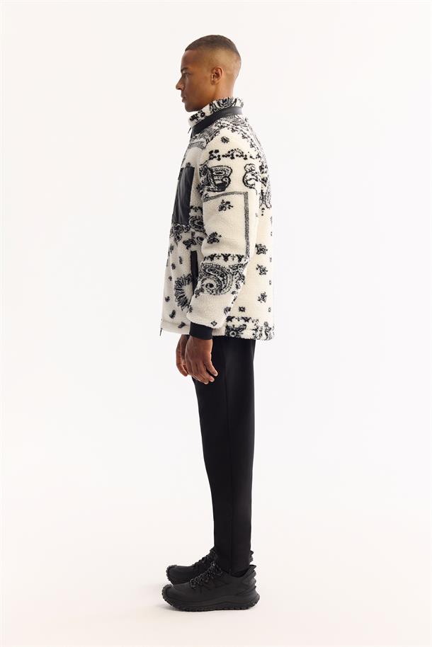 Beyaz Dik Yaka Rüzgar Geçirmez -4 Dereceye Dayanıklı Peluş Mont