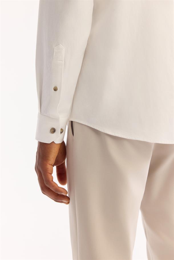 Beyaz Düğmeli Yaka Pamuklu Soft Touch Gömlek