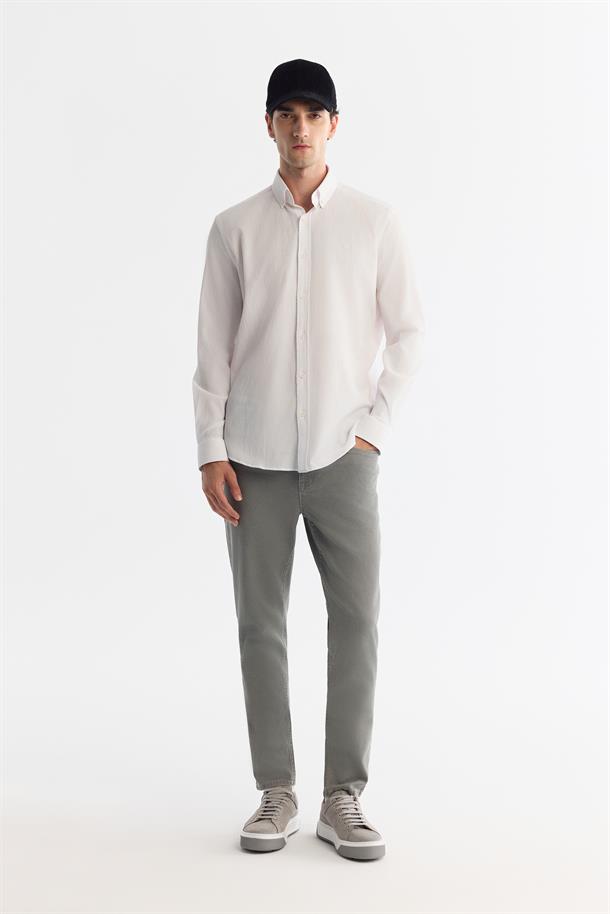 Beyaz Düğmeli Yaka Pamuklu Kolay Ütülenen Gömlek