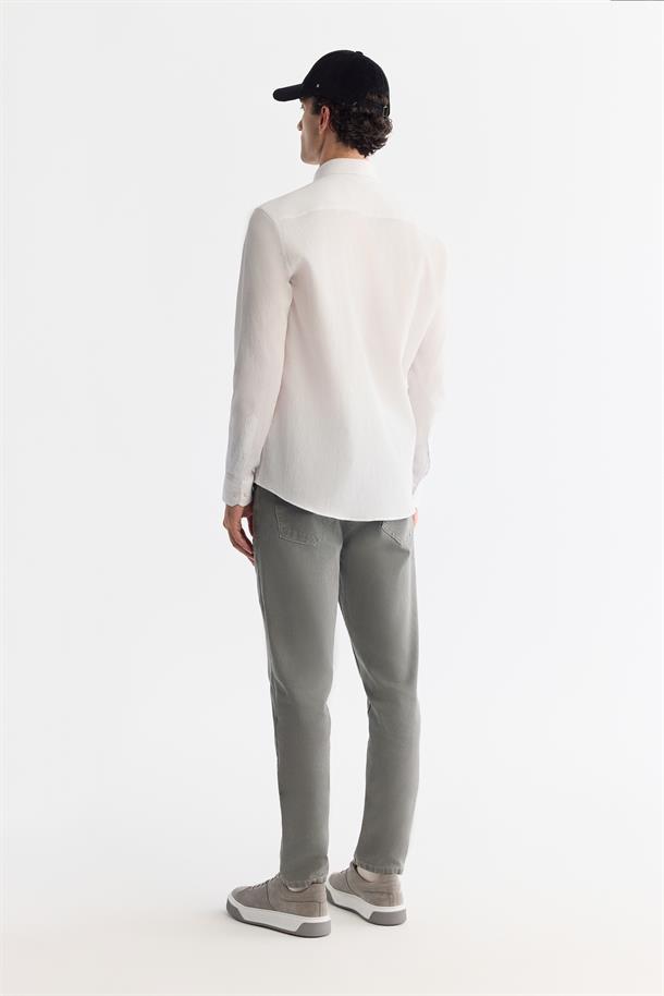 Beyaz Düğmeli Yaka Pamuklu Kolay Ütülenen Gömlek