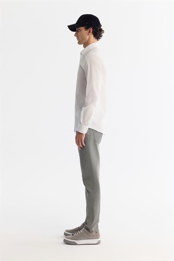 Beyaz Düğmeli Yaka Pamuklu Kolay Ütülenen Gömlek