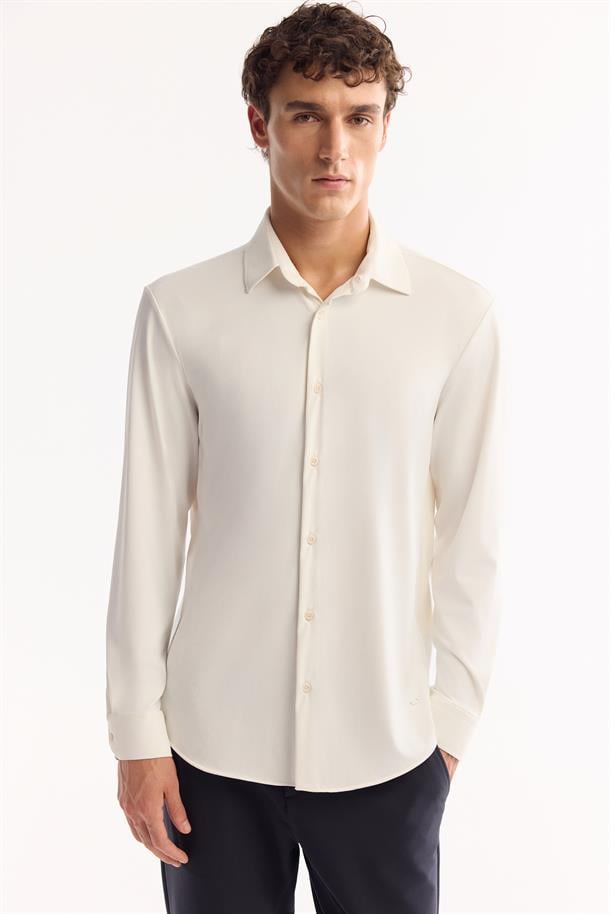 Beyaz Düğmeli Yaka Hızlı Kuruyan Non-Iron Gömlek