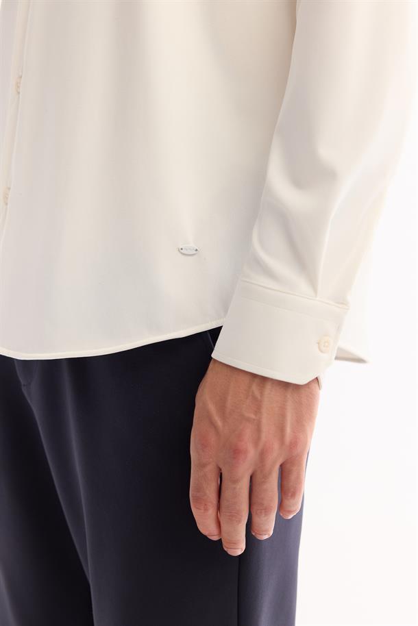 Beyaz Düğmeli Yaka Hızlı Kuruyan Non-Iron Gömlek