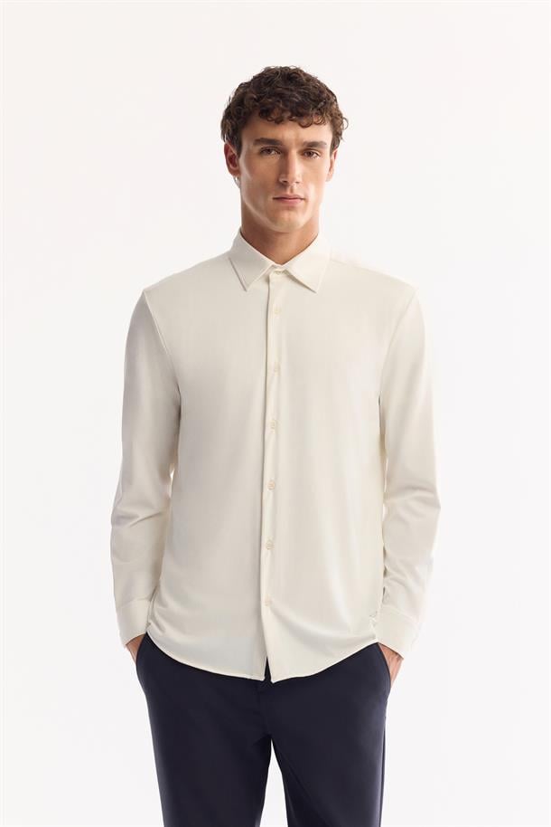 Beyaz Düğmeli Yaka Hızlı Kuruyan Non-Iron Gömlek