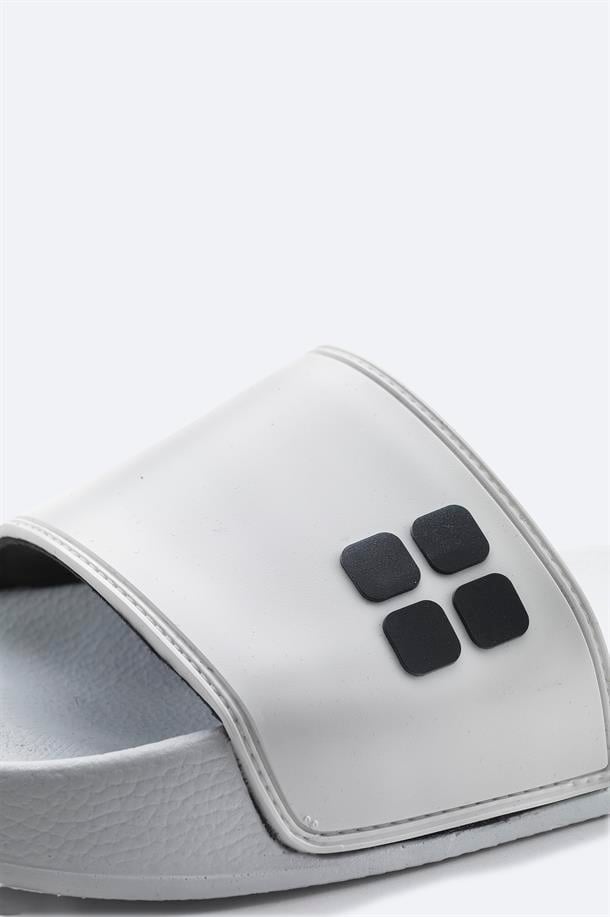 Beyaz Esnek Taban Hafif Terlik