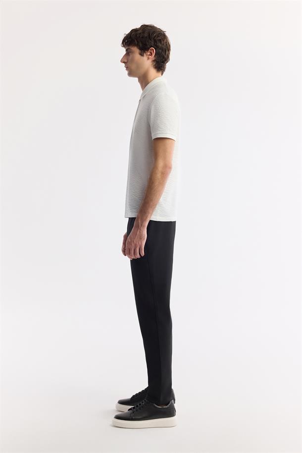 Beyaz Polo Yaka Dokulu Jakarlı T-Shirt