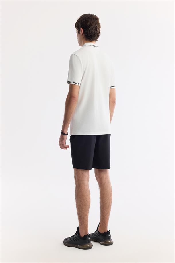 Beyaz Polo Yaka Baskılı %100 Pamuk T-Shirt