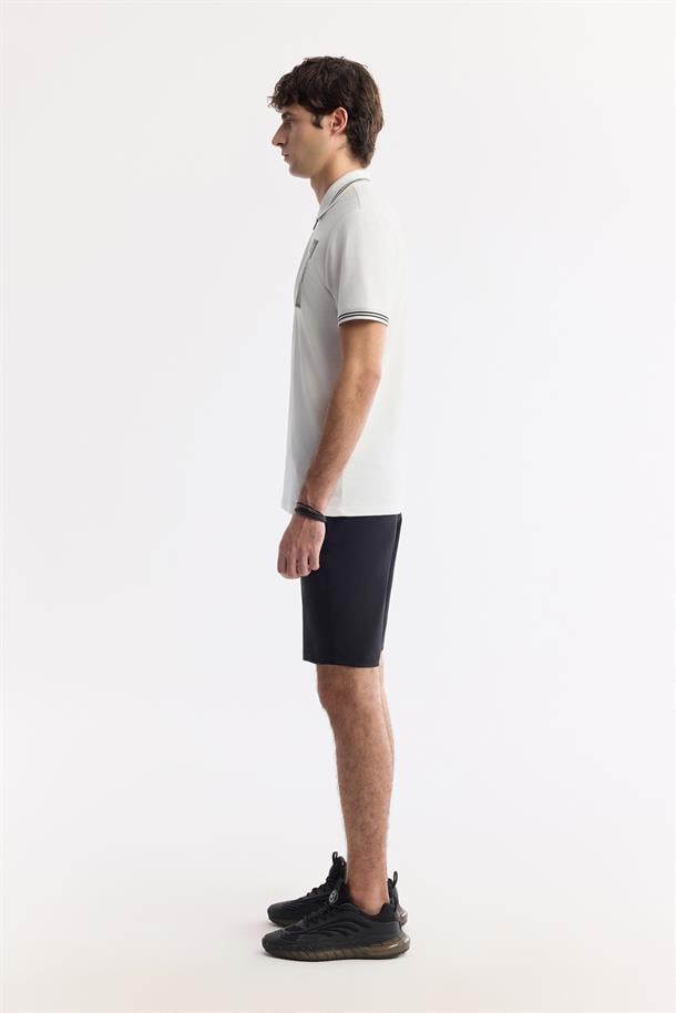 Beyaz Polo Yaka Baskılı %100 Pamuk T-Shirt