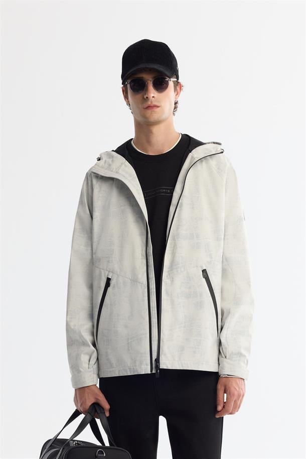 Beyaz Kapüşonlu Rüzgar Geçirmez Mevsimlik Mont