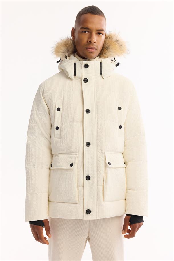 Beyaz Kapüşonlu %100 Kaz Tüyü Su İtici Rüzgar Geçirmez -10 Dereceye Dayanıklı Şişme Mont