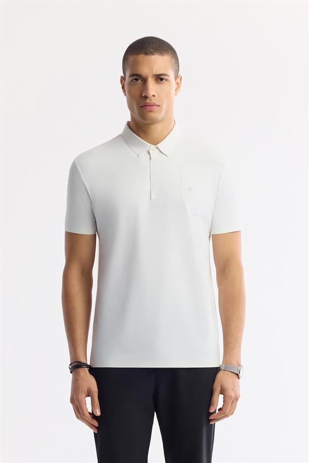 Beyaz Kıvrılmaz Polo Yaka Bi-Stretch Teknik Kumaş T-Shirt