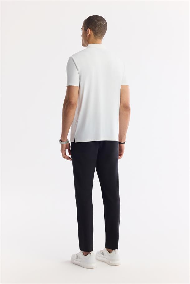 Beyaz Kıvrılmaz Polo Yaka Bi-Stretch Teknik Kumaş T-Shirt