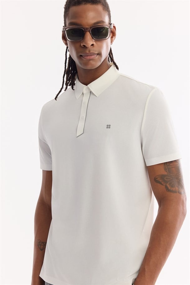 Beyaz Kıvrılmaz Polo Yaka Kırışmaz Hızlı Kuruyan Teknik Kumaş T-Shirt