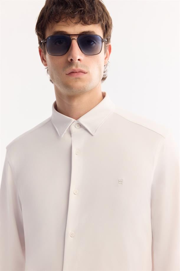 Beyaz Klasik Yaka Hızlı Kuruyan Non-Iron Gömlek