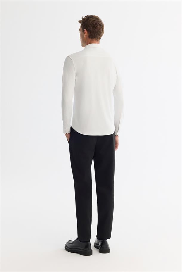 Beyaz Klasik Yaka Esnek Teknik Kumaş Gömlek